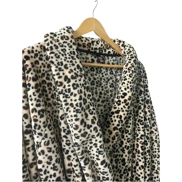 Victoria's Secret Soft Plush Leopard Print Robe Suze Medium/Large - Picture 3 of 3
